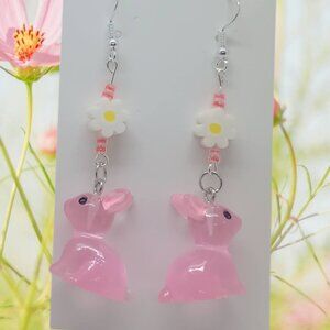 🐰 Easter Bunny Earrings Pink with White Daisy Flowers Spring Jewelry 🩷
